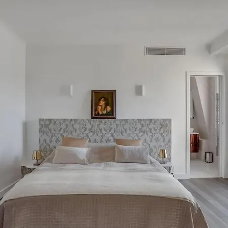 Luxurious 3 Bd Apt Paris